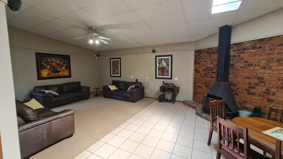 6 Bedroom Property for Sale in Bainsvlei Free State